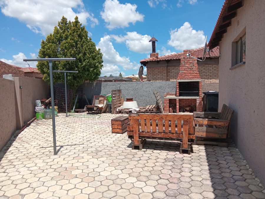 3 Bedroom Property for Sale in Botshabelo Free State